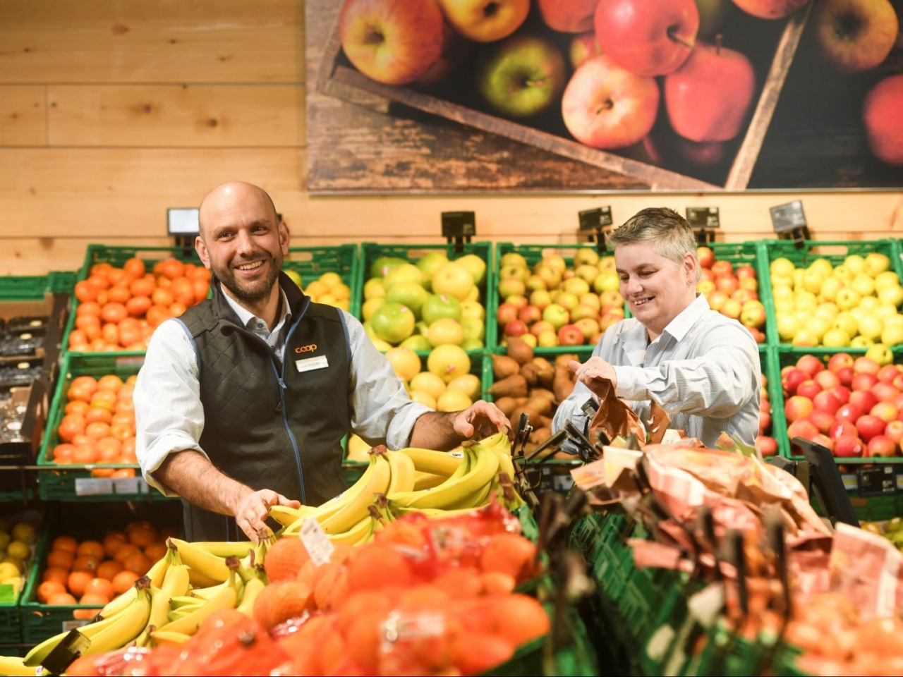 Lavorare in Coop: Vantaggi, Prospettive e Come Candidarsi per le Posizioni Aperte 