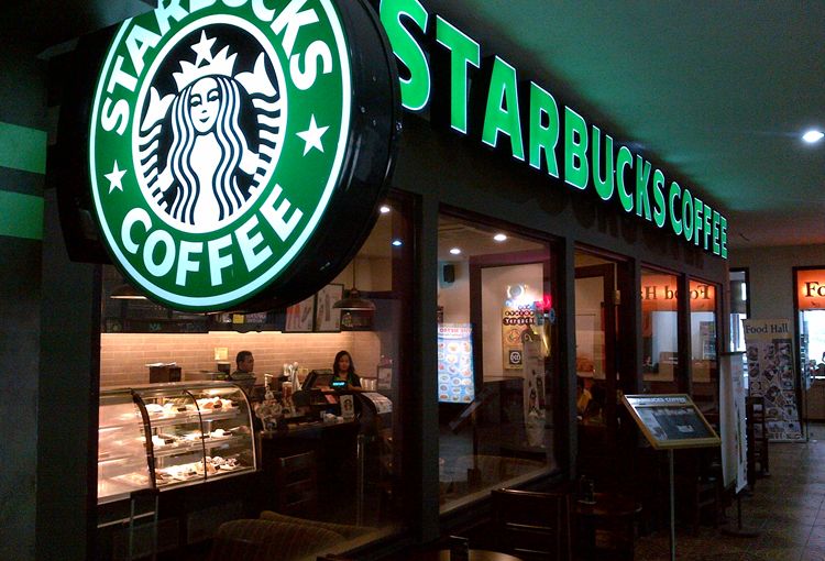 Starbucks sta Assumendo: Stipendi competitivi e vantaggi esclusivi